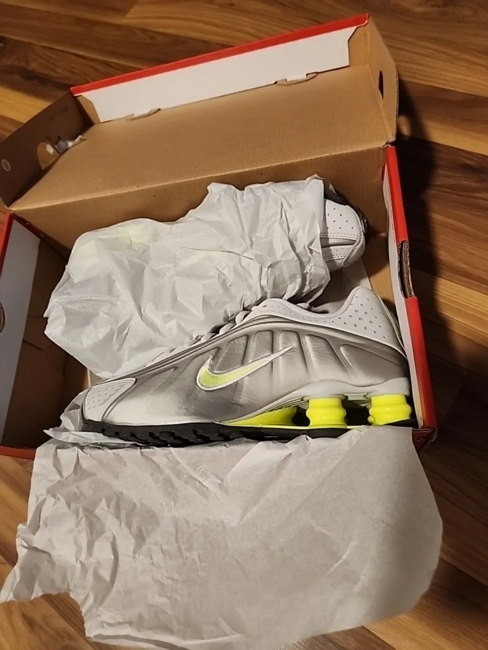 Nike GS Shox R4 size 5 Youth Grey Volt green CW2626-008 big kids 5y with box